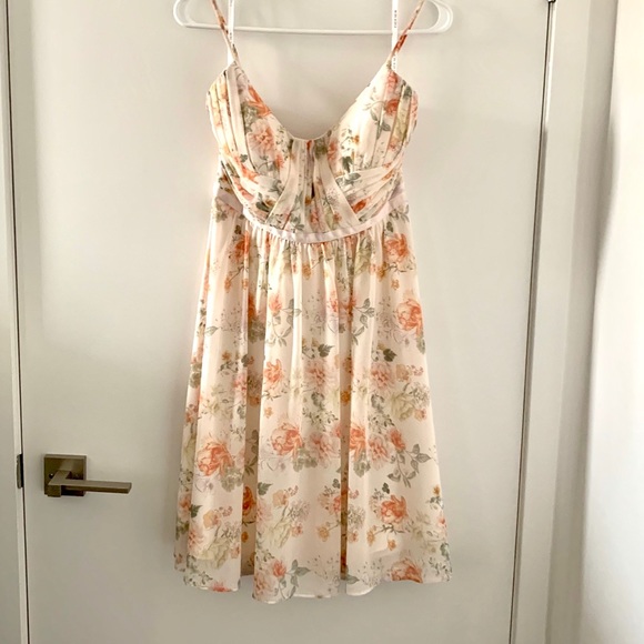 Ever New Dresses & Skirts - Ever New peachy floral dress